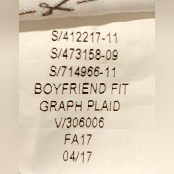 Gap Women's Boyfriend Fit Button Down, Long Sleeve Plaid, Coupe, Size L - Picture 9 of 11